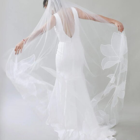 Tara Bridal Kaitie Fingertip Length Light Ivory Organza Embroidery Floral Veil - Picture 1 of 7